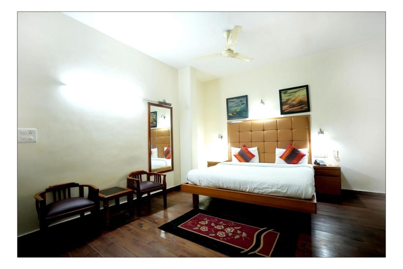 Hotel Oscar - Hauz Khas New Delhi Exteriör bild