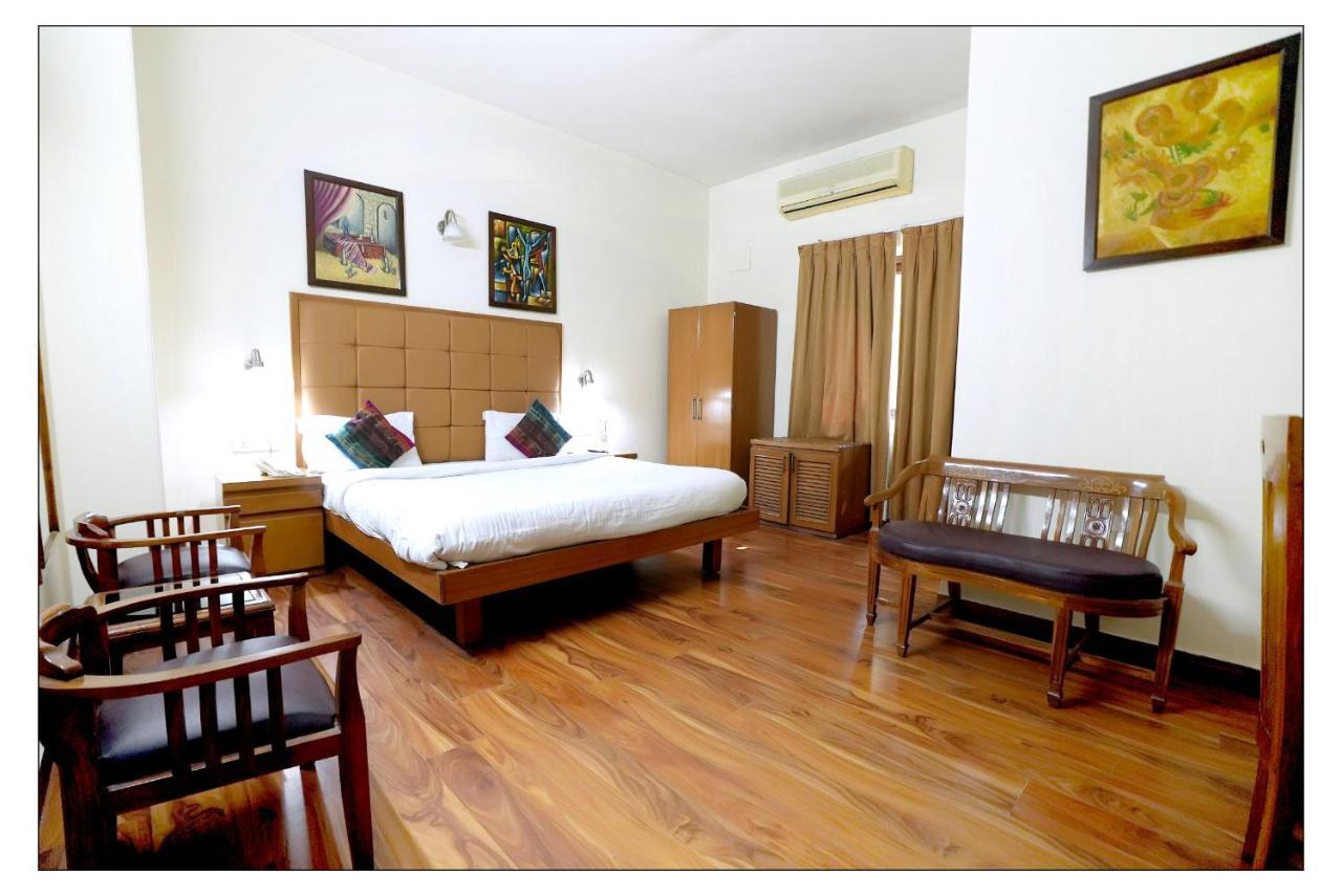 Hotel Oscar - Hauz Khas New Delhi Exteriör bild