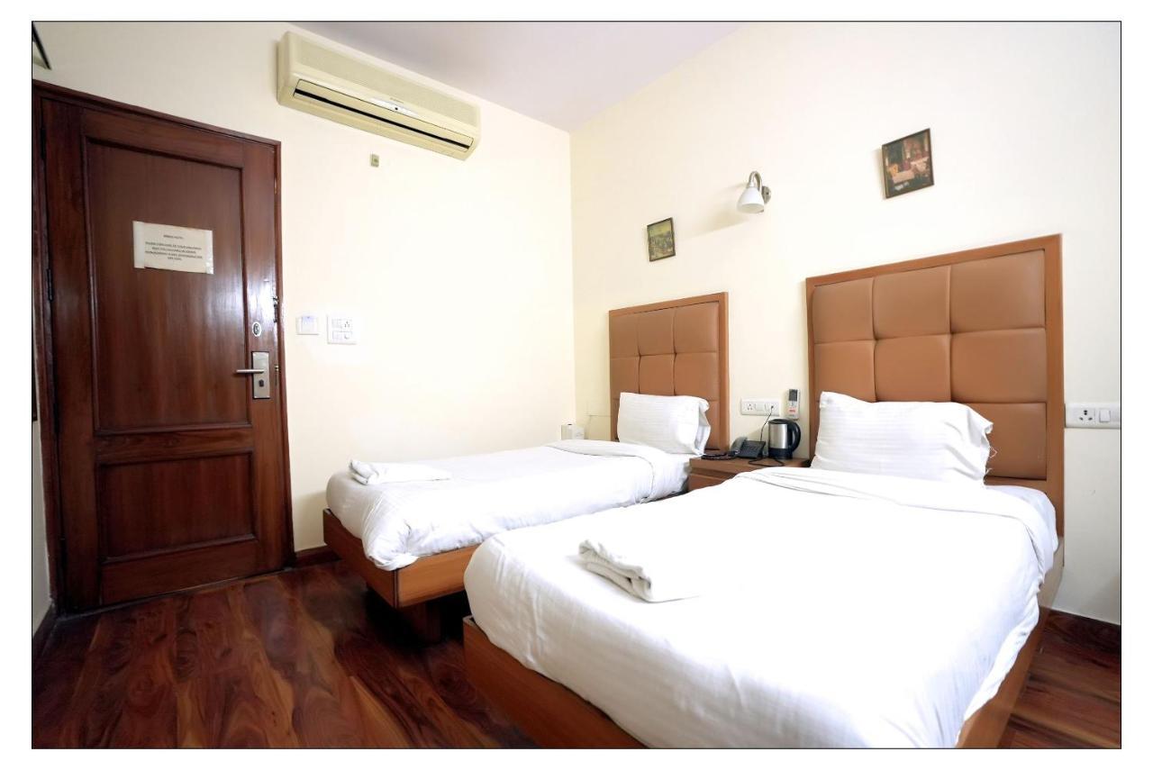 Hotel Oscar - Hauz Khas New Delhi Exteriör bild