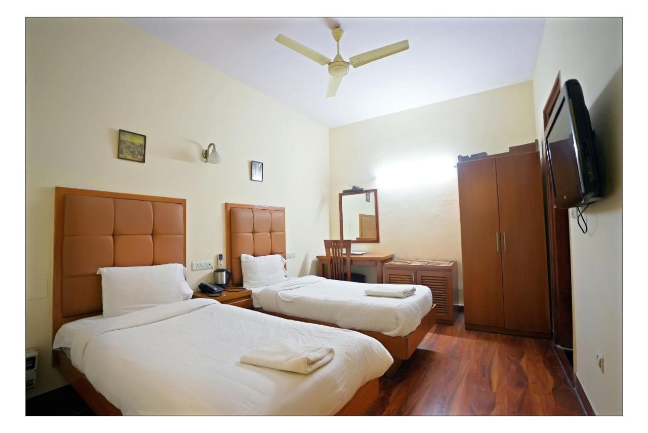 Hotel Oscar - Hauz Khas New Delhi Exteriör bild