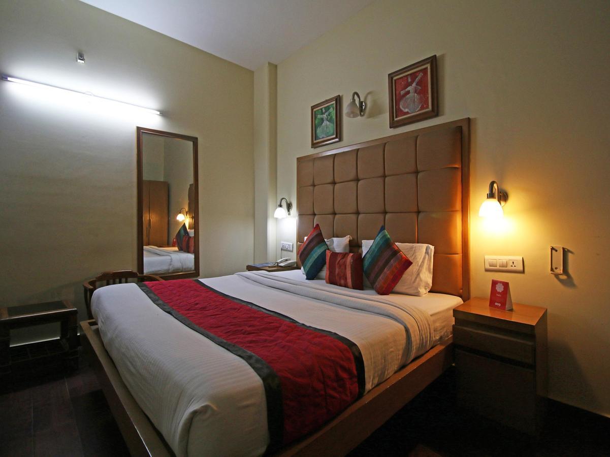 Hotel Oscar - Hauz Khas New Delhi Exteriör bild