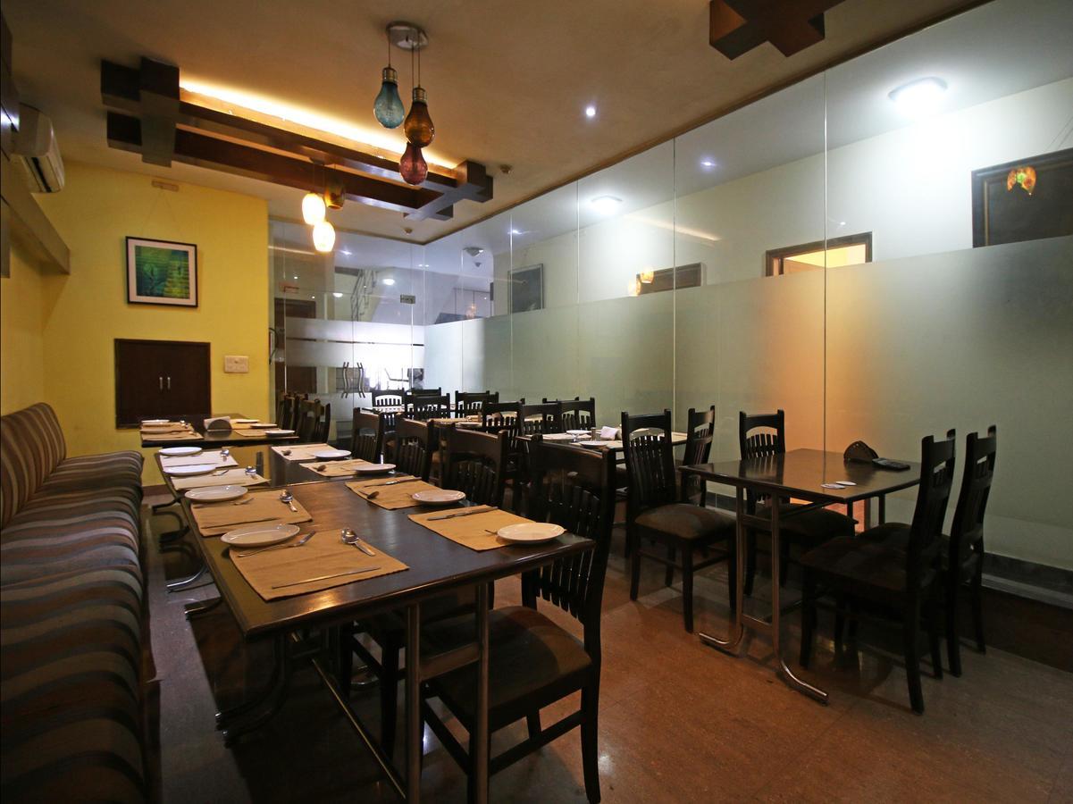 Hotel Oscar - Hauz Khas New Delhi Exteriör bild