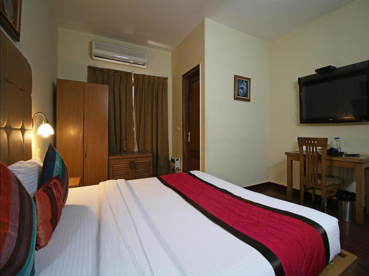 Hotel Oscar - Hauz Khas New Delhi Exteriör bild